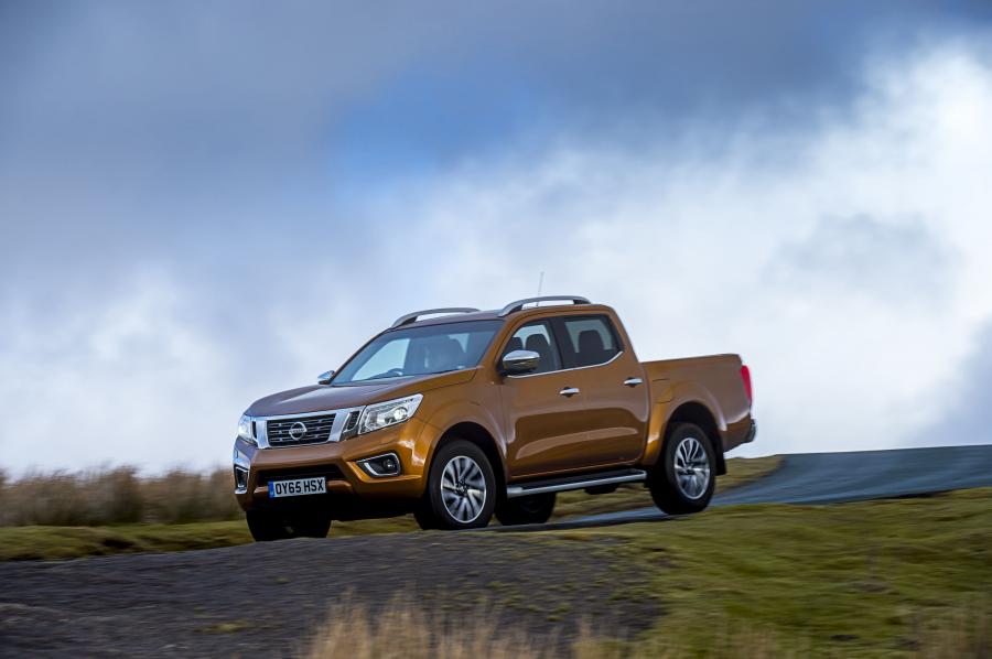  Nissan NP300 Navara Double Cab 2016 года  (UK) (фото 15 из 30)